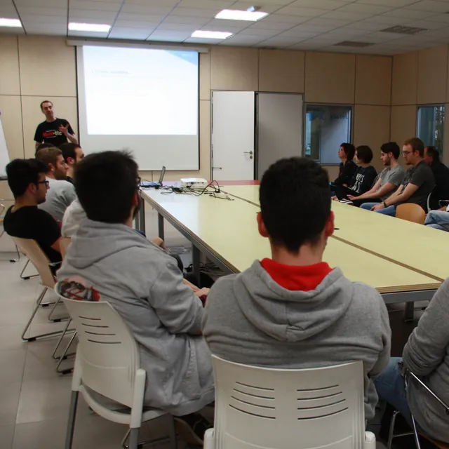 Los futuros programadores visitan NaN-tic e Infinitum Projects